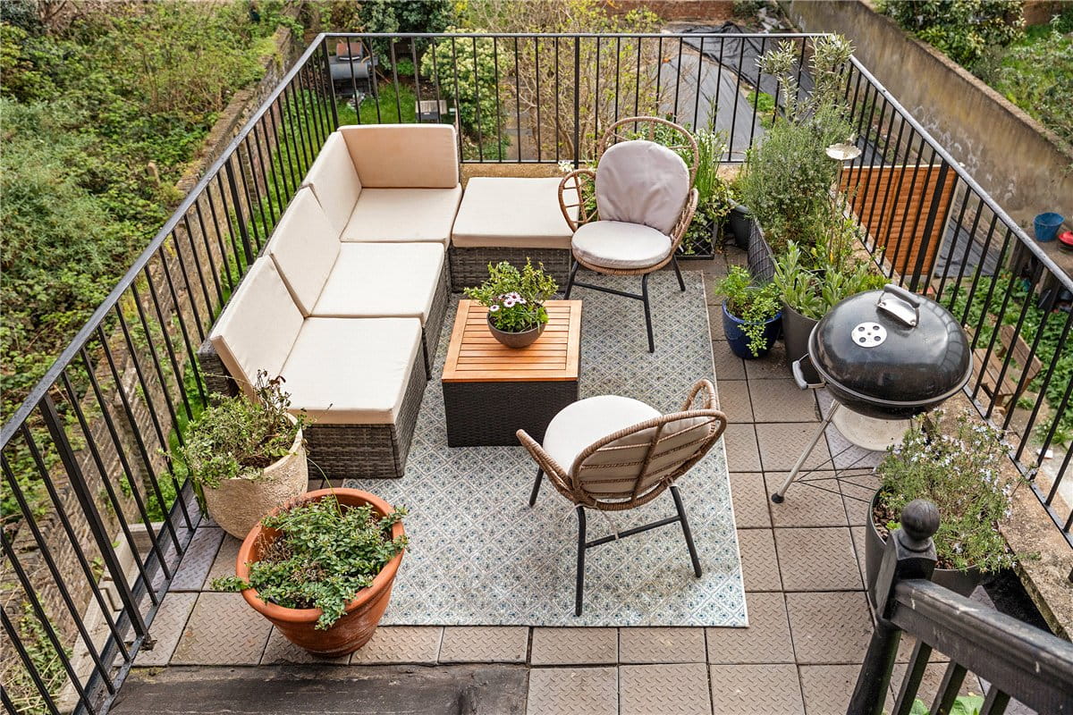 2 bedroom flat, East Hill, London SW18 - Available