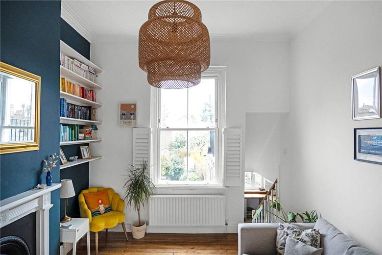 2 bedroom flat, East Hill, London SW18 - Available