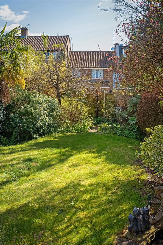 3 bedroom house, Sarsfeld Road, London SW12 - Available
