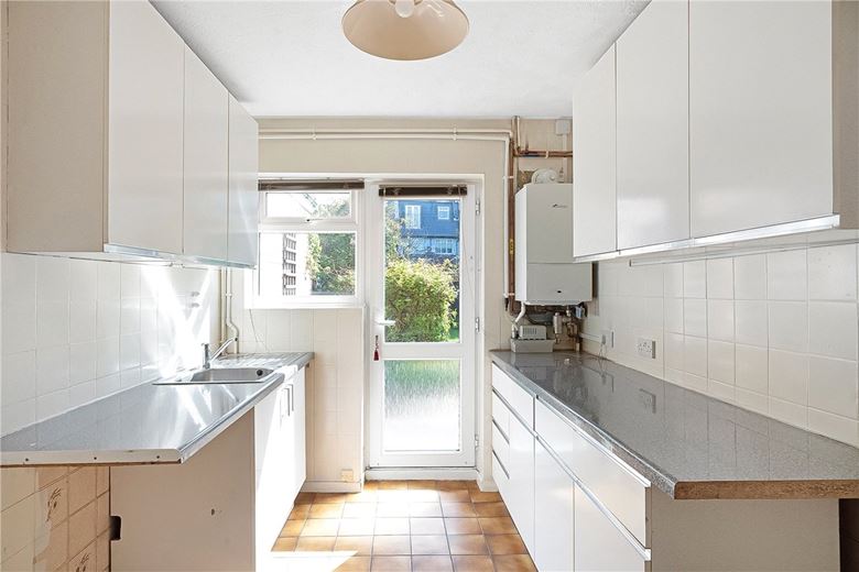 3 bedroom house, Sarsfeld Road, London SW12 - Available