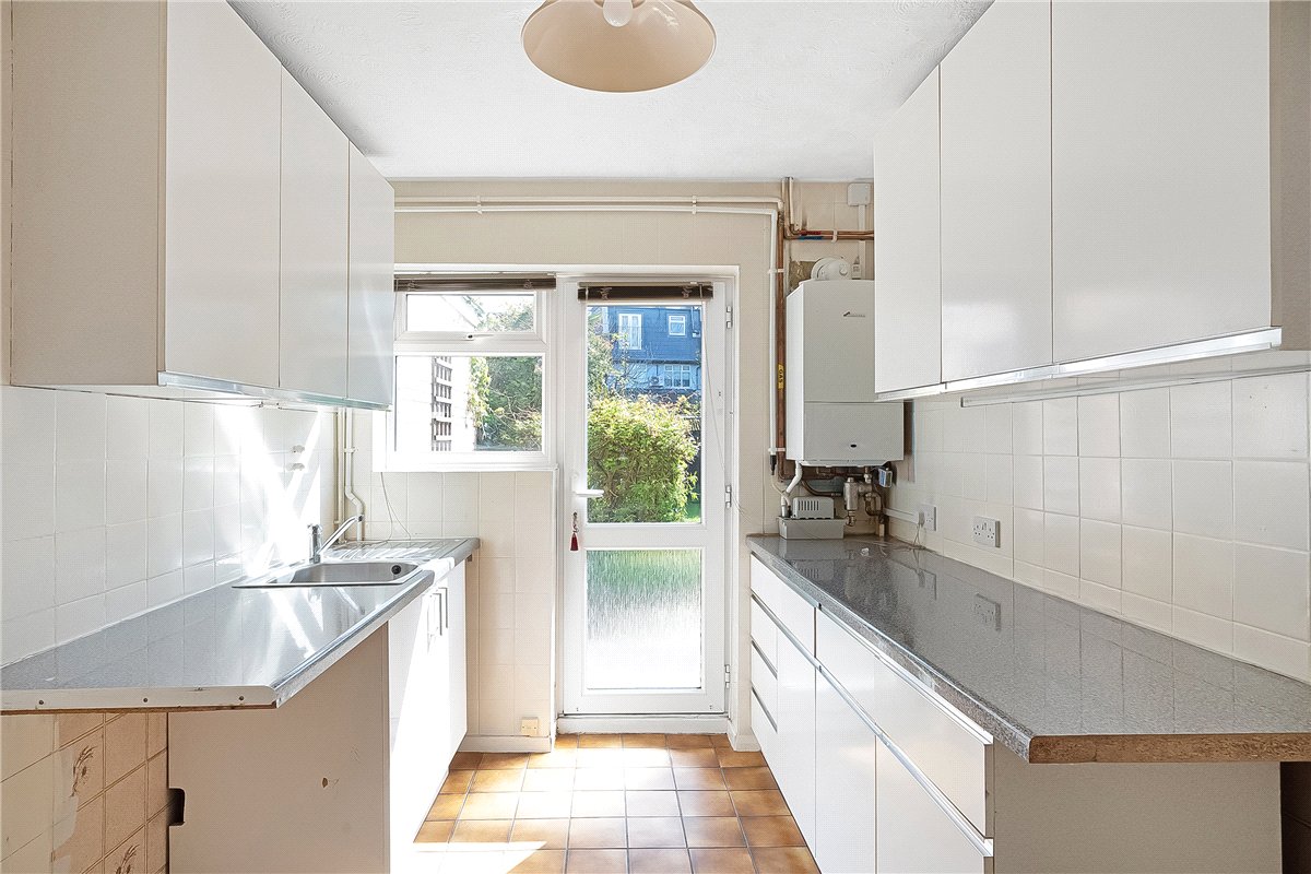 3 bedroom house, Sarsfeld Road, London SW12 - Available