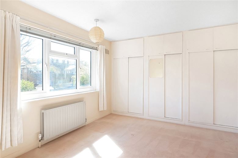 3 bedroom house, Sarsfeld Road, London SW12 - Available