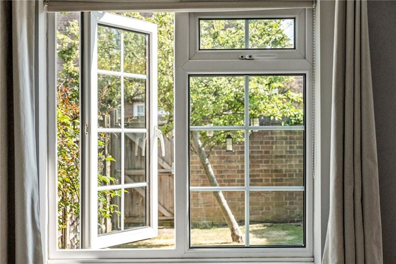 2 bedroom house, St. Benets Close, London SW17 - Available