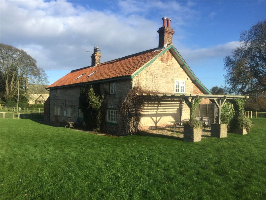 5 bedroom cottage, Thorpe Bassett, Malton YO17 - Let Agreed