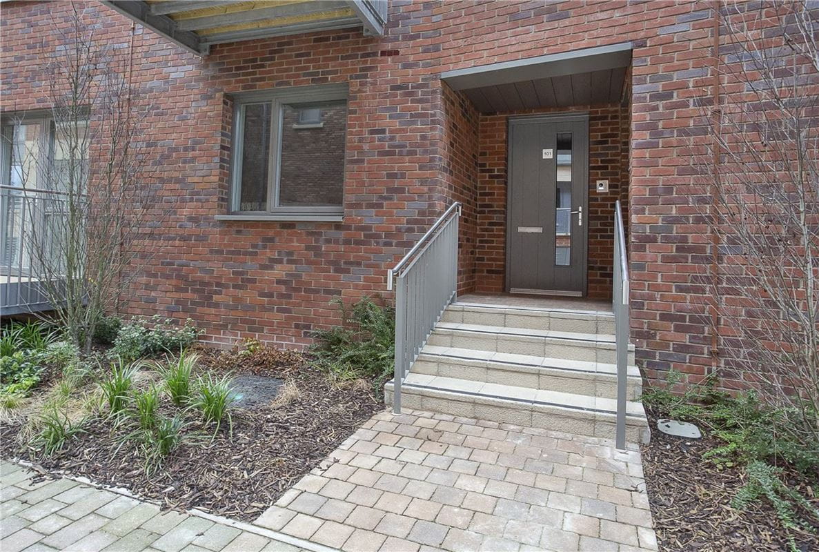 2 bedroom flat, Bellerby Court, Leetham Lane YO1