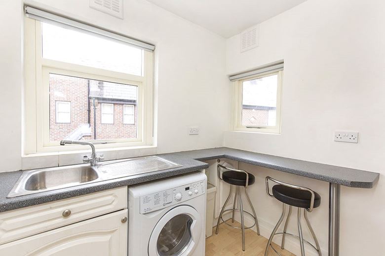 1 bedroom flat, St. Andrewgate, York YO1