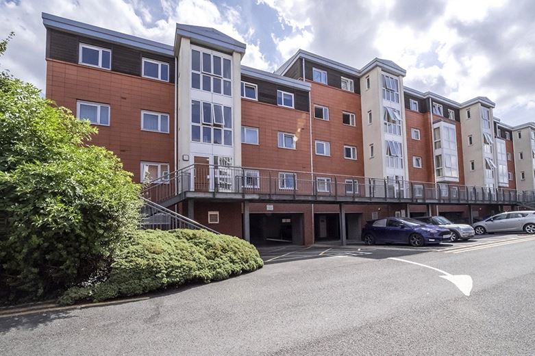 2 bedroom flat, The Waterfront, Selby YO8