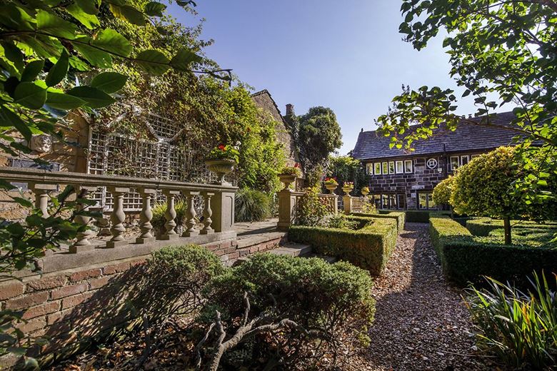 6 bedroom house, Royds Hall, Royds Hall Lane BD12 - Available