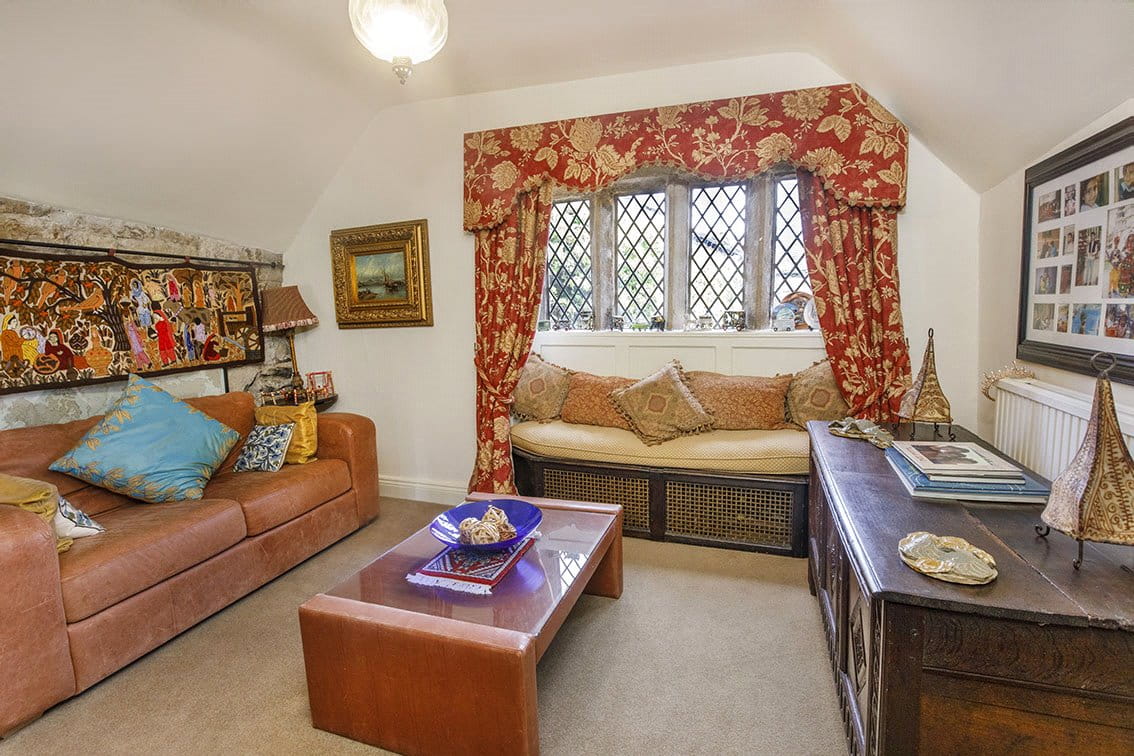 6 bedroom house, Royds Hall, Royds Hall Lane BD12 - Available