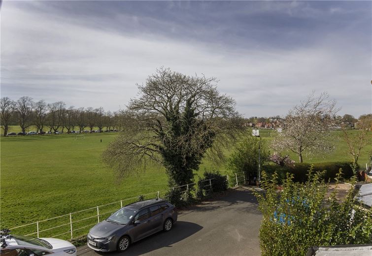 3 bedroom house, Knavesmire Crescent, York YO23