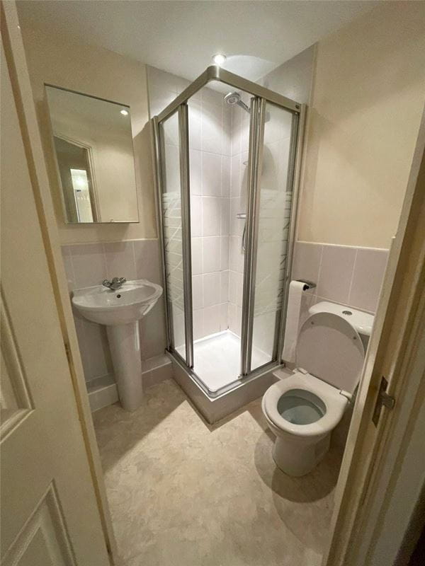 2 bedroom flat, Blackthorn Drive, Huddersfield HD3