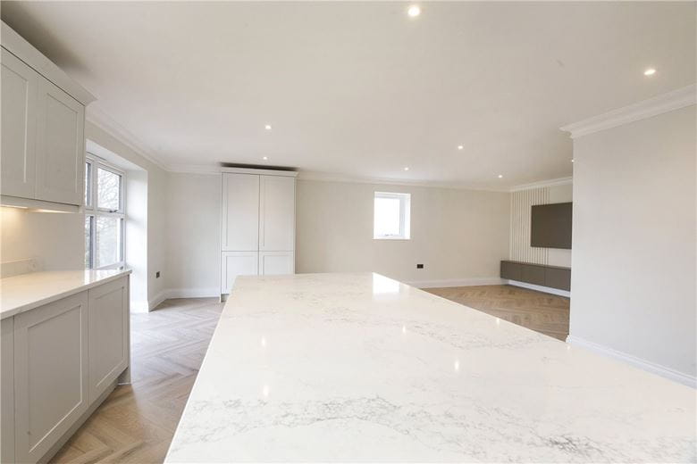 2 bedroom flat, Wayside Crescent, Harrogate HG2 - Available