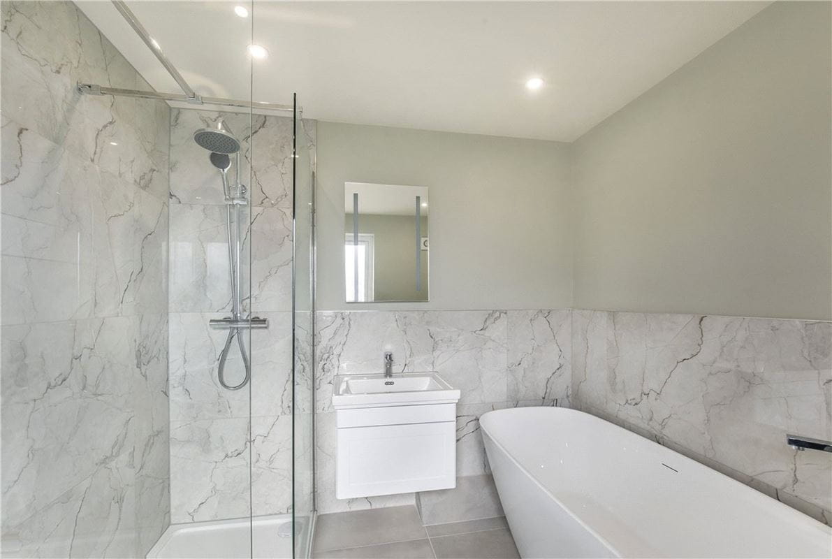 4 bedroom house, Moorland Road, York YO10 - Available