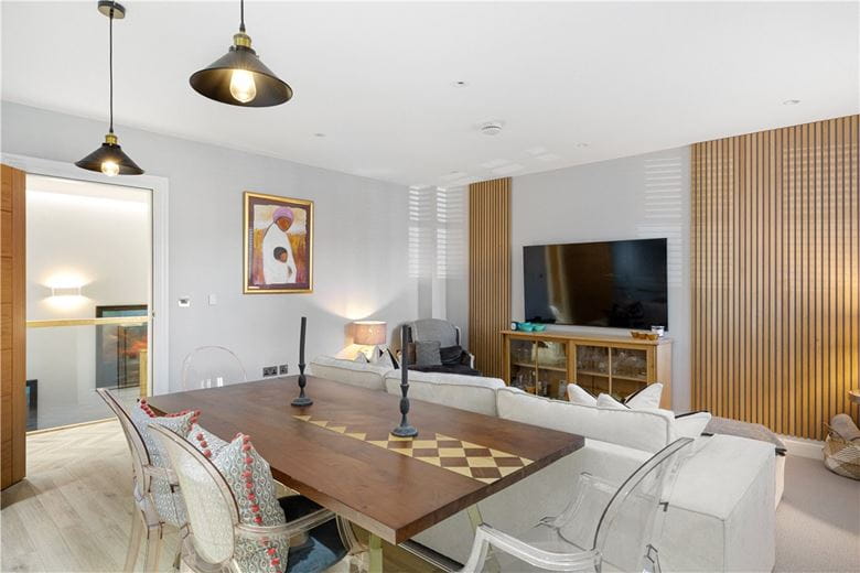 2 bedroom flat, Kirk House, Mill Mount YO24 - Available