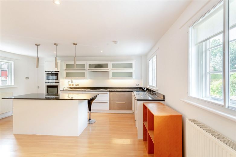 2 bedroom flat, Wentworth Court, Beech Grove HG2 - Let Agreed