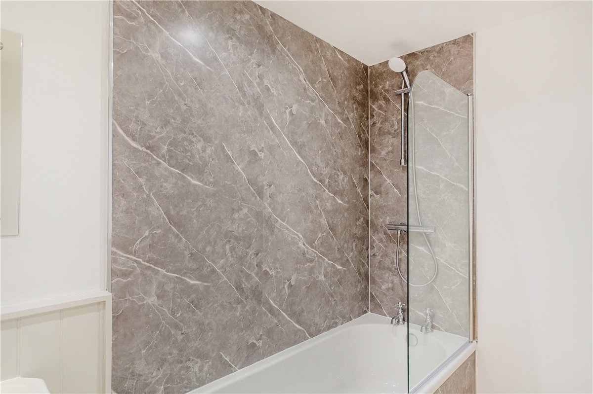 2 bedroom flat, Wentworth Court, Beech Grove HG2 - Let Agreed