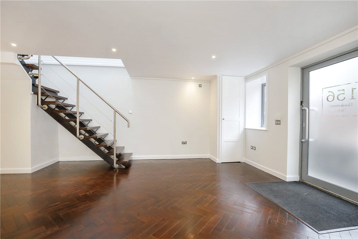 2 bedroom house, Hookstone Drive, Harrogate HG2 - Available