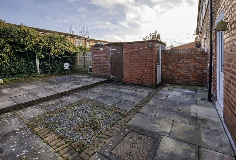 3 bedroom house, Melrosegate, York YO10 - Available