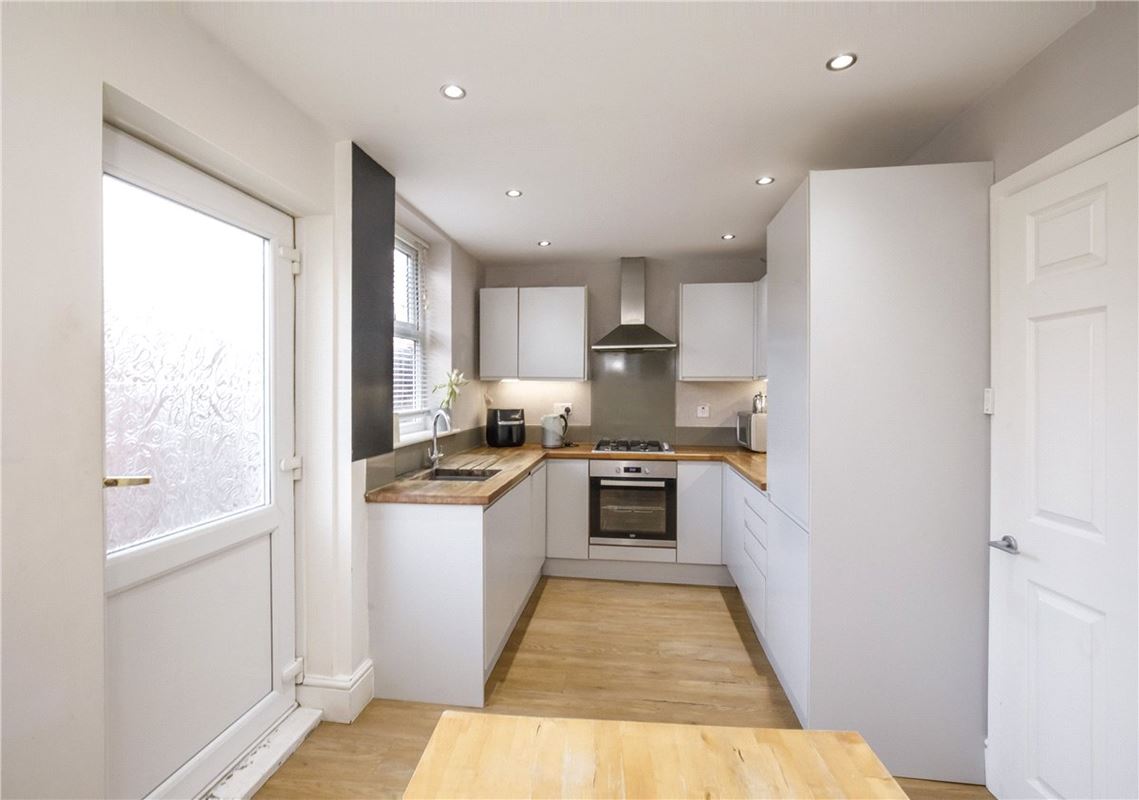 3 bedroom house, Melrosegate, York YO10 - Available