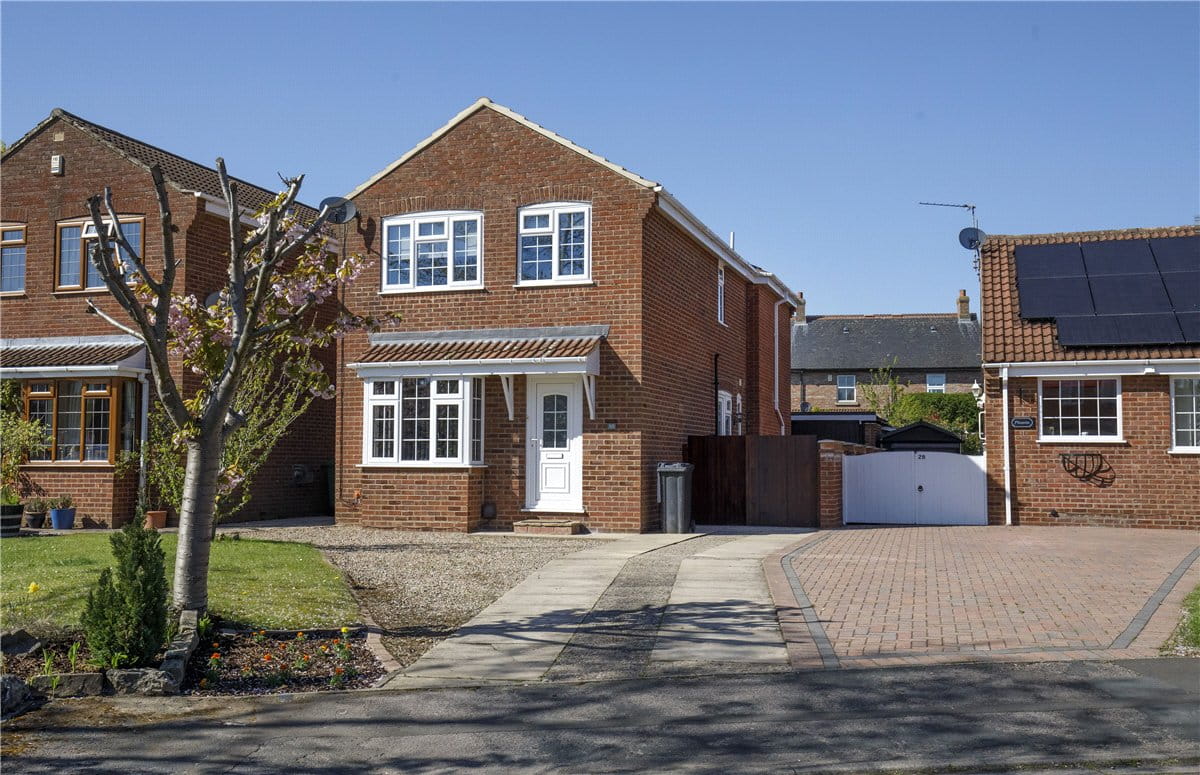 3 bedroom house, Highlands Avenue, Strensall YO32 - Available