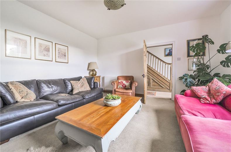 6 bedroom house, Bartindale Road, Hunmanby YO14 - Available