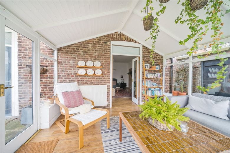 6 bedroom house, Bartindale Road, Hunmanby YO14 - Available