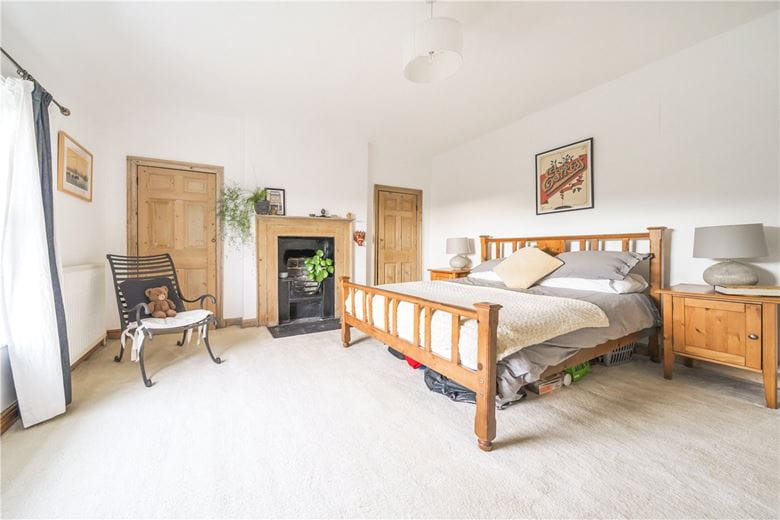 6 bedroom house, Bartindale Road, Hunmanby YO14 - Available