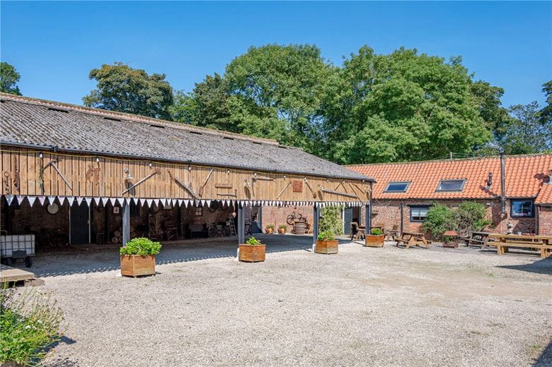 6 bedroom house, Bartindale Road, Hunmanby YO14 - Available