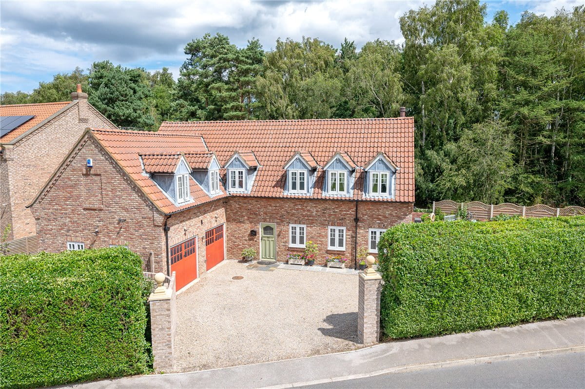 6 bedroom house, Selby Road, Riccall YO19 - Available