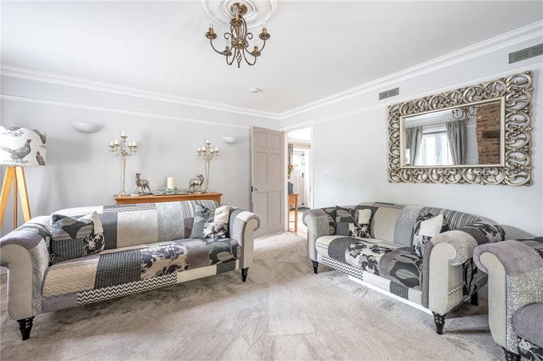 6 bedroom house, Selby Road, Riccall YO19 - Available