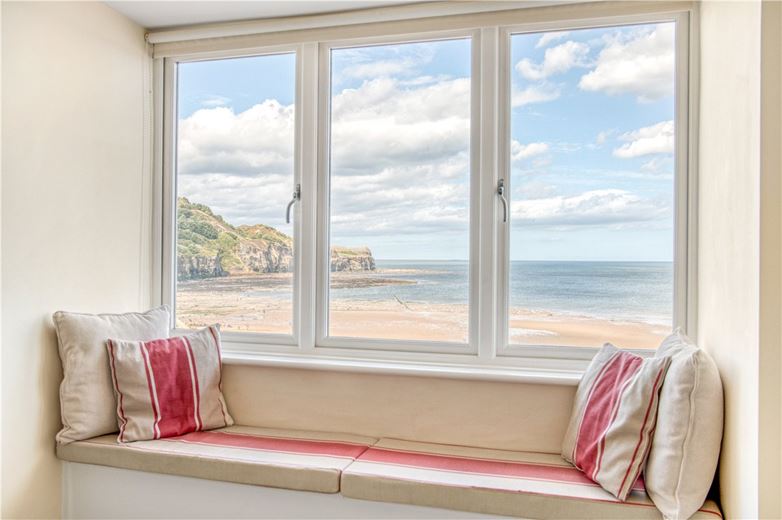 3 bedroom flat, Sandsend Court, The Parade YO21 - Available