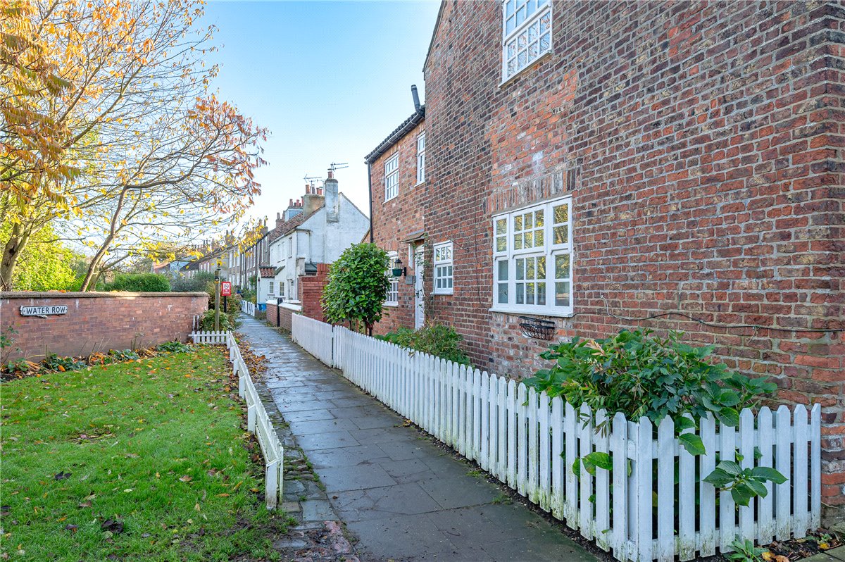 5 bedroom house, Old Road, Cawood YO8 - Available