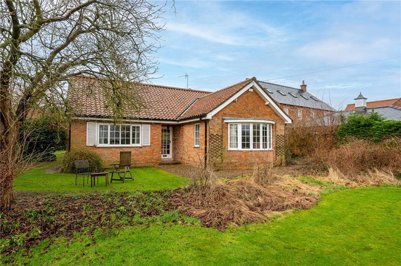 3 bedroom bungalow, Main Street, South Duffield YO8 - Available