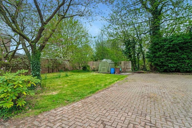 5 bedroom house, School Road, Hemingbrough YO8 - Available