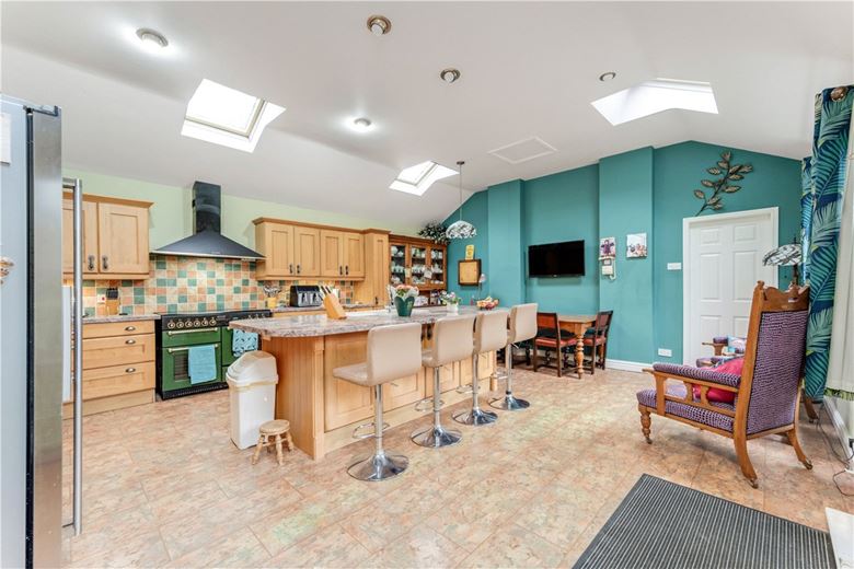 5 bedroom house, School Road, Hemingbrough YO8 - Available