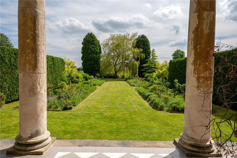 6 bedroom house, Grimston Park, Grimston LS24 - Available