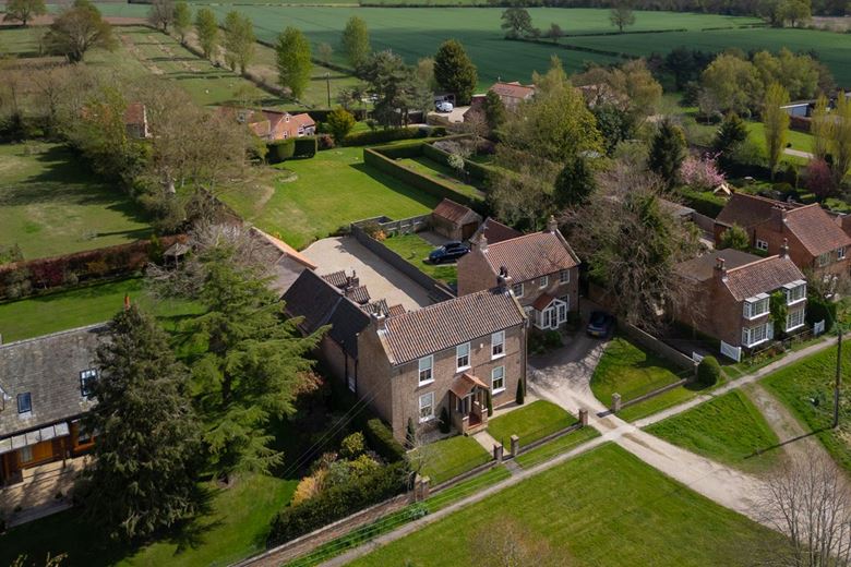 4 bedroom house, Flaxton, York YO60 - Available