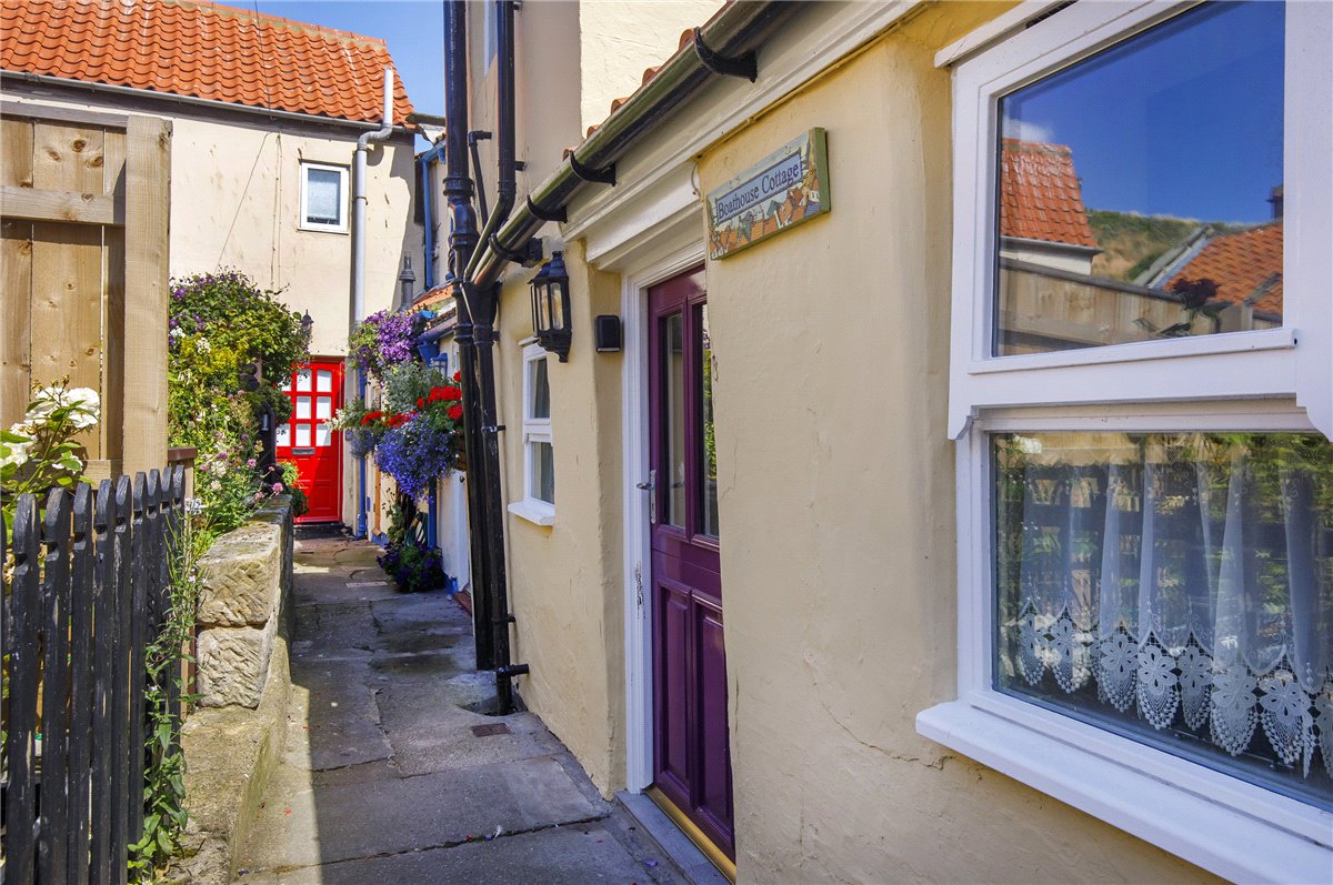 3 bedroom cottage, Boathouse Yard, Staithes TS13 - Available