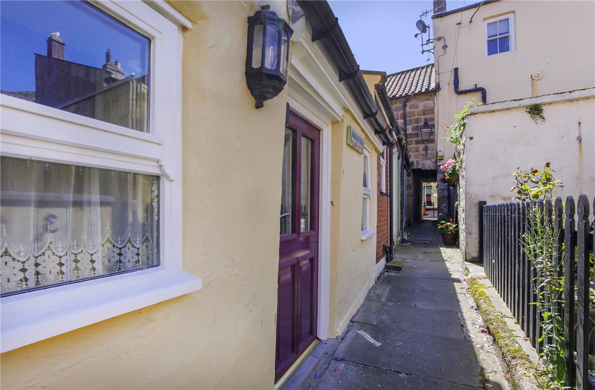3 bedroom cottage, Boathouse Yard, Staithes TS13 - Available