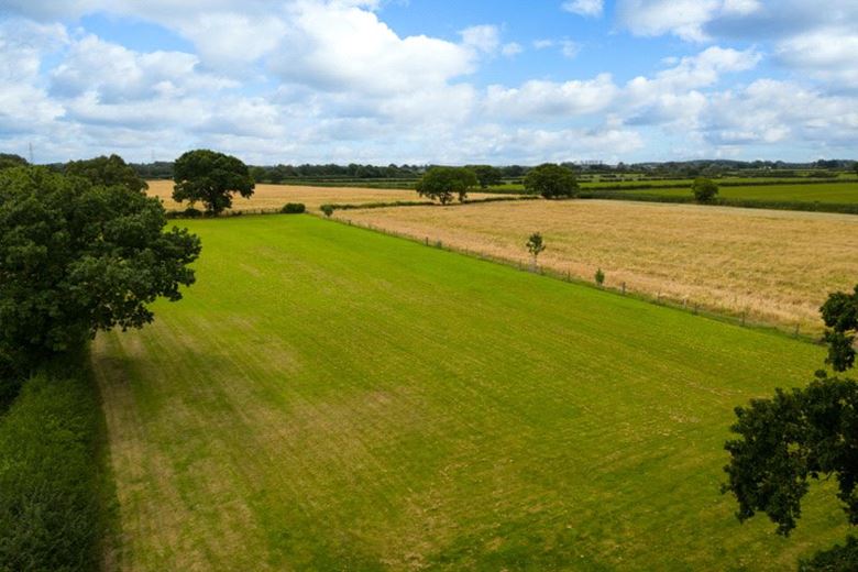 4 bedroom house, Main Road, Harlthorpe YO8 - Available