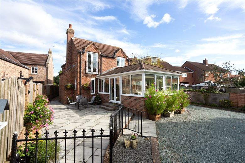 3 bedroom house, Hull Road, Cliffe YO8 - Available