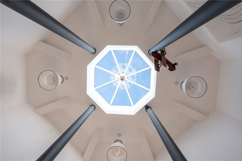 5 bedroom house, East Lea View, Cayton YO11 - Available