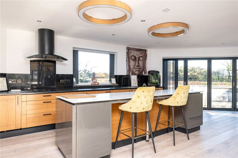 5 bedroom house, East Lea View, Cayton YO11 - Available