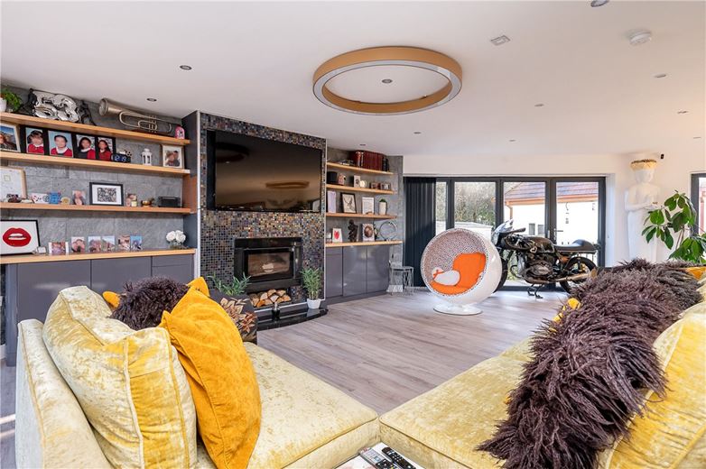 5 bedroom house, East Lea View, Cayton YO11 - Available