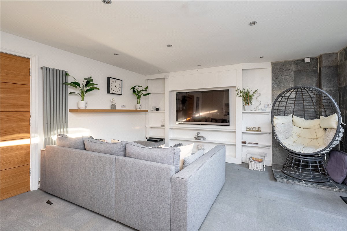 5 bedroom house, East Lea View, Cayton YO11 - Available