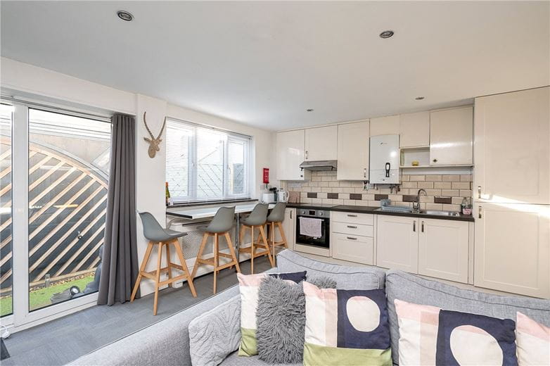 5 bedroom house, East Lea View, Cayton YO11 - Available