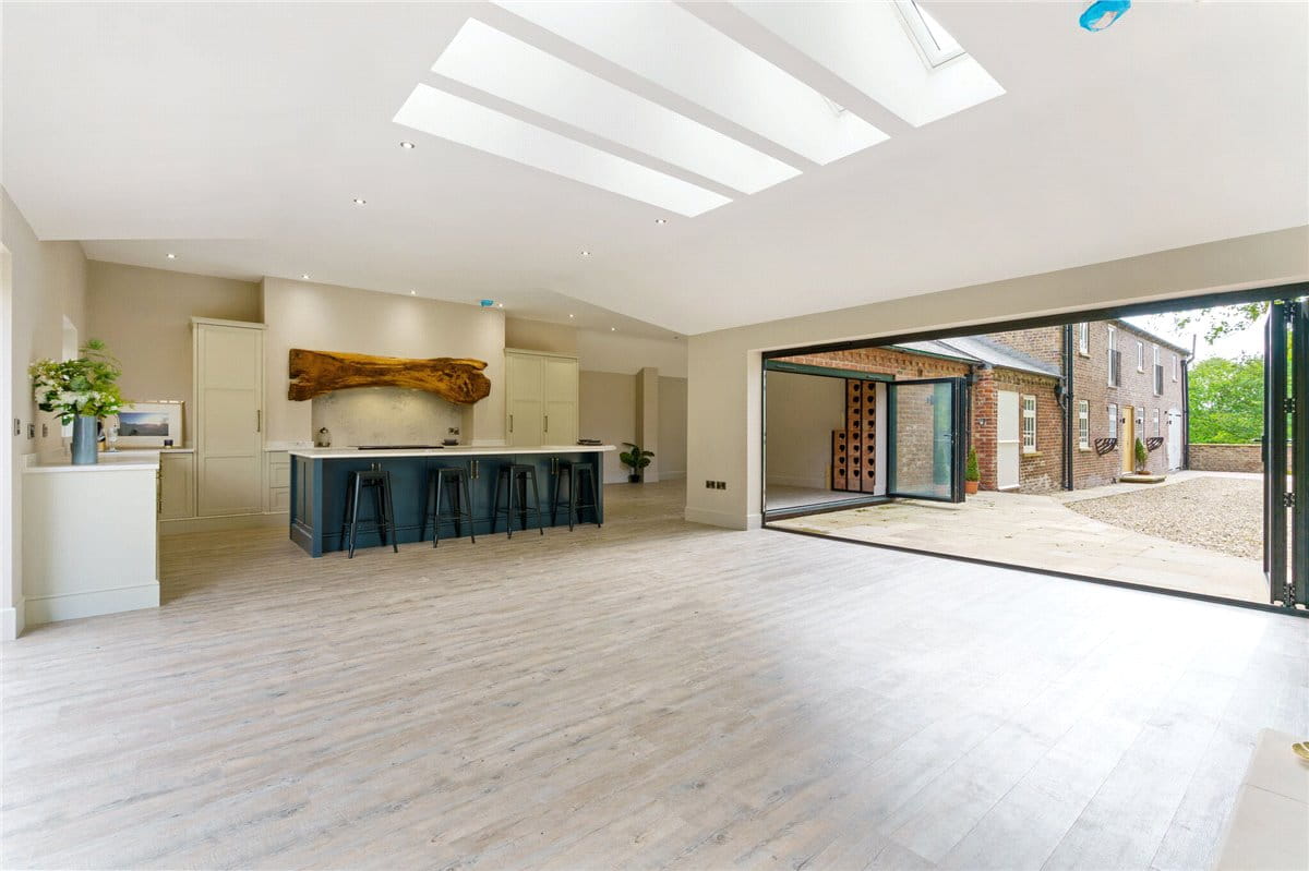 4 bedroom , The Stables, North Dalton YO25 - Available