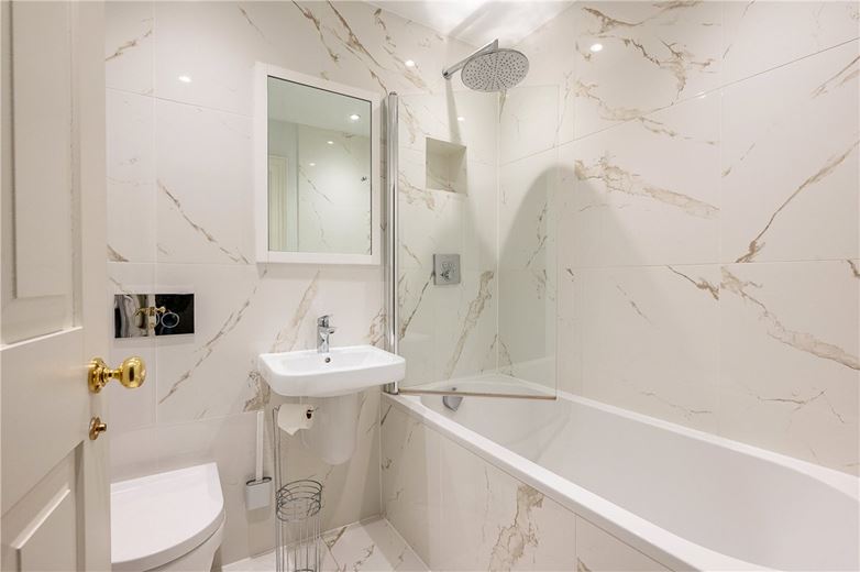 3 bedroom flat, St. Leonards Place, York YO1 - Available