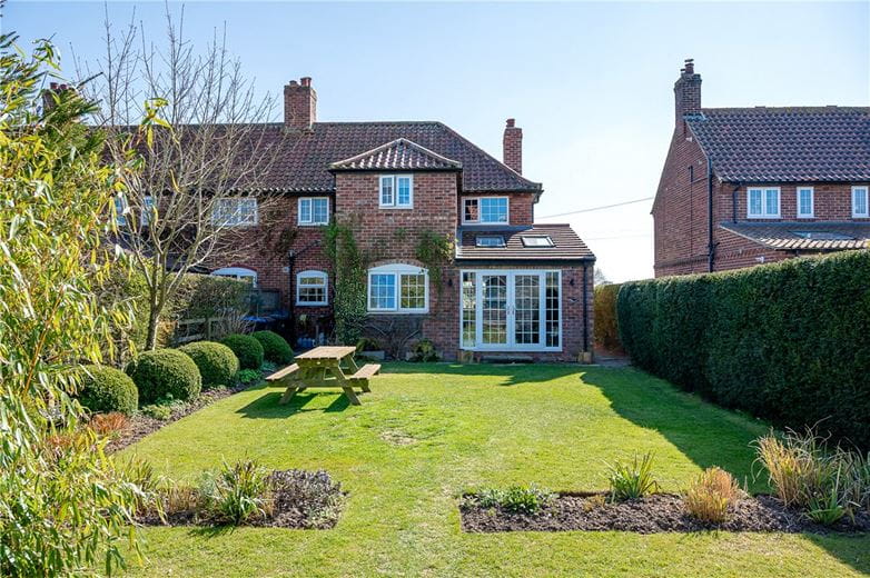 4 bedroom house, South View, Poole Lane YO26 - Available