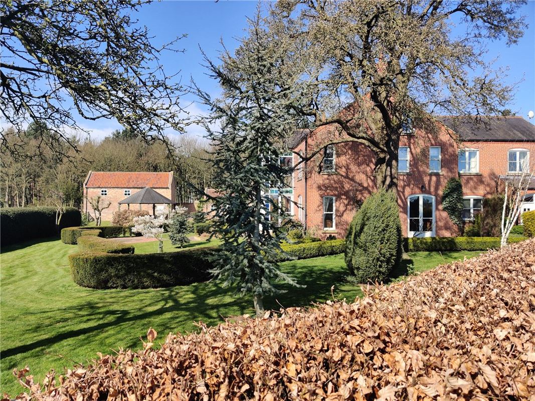 5 bedroom house, Selby Road, Holme-on-Spalding-Moor YO43 - Sold